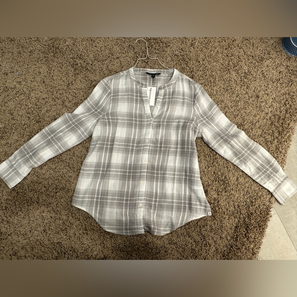 NWT! Women’s Calvin Klein flannel button down. Size: Medium
